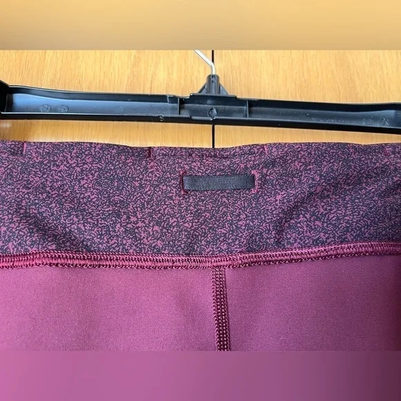 Lululemon Women’s Tight Stuff II-Reflective Details on Bottom of Leggings-Size 8 - Picture 5 of 12